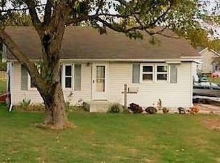 101 W Givens St, Abingdon, IL 61410