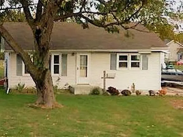 101 W Givens St, Abingdon, IL 61410