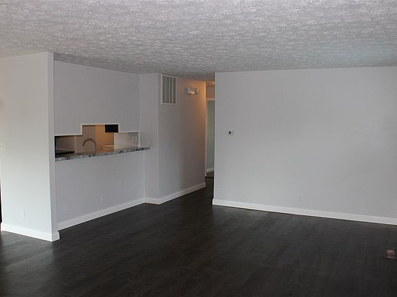 2nd image of 3213 Hanover Dr