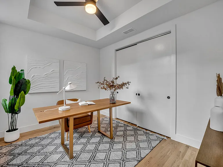 1512 Villars St — Photo 34