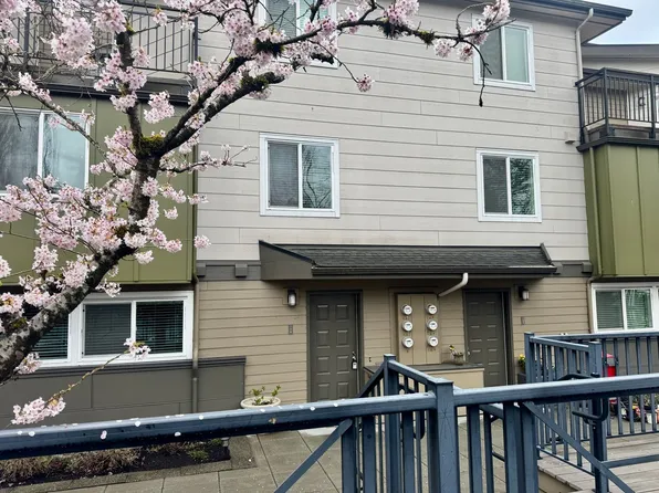 15821 NE Leary Way APT C126, Redmond, WA 98052