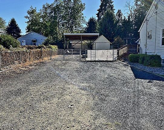 5th image of 838 Linden Ave