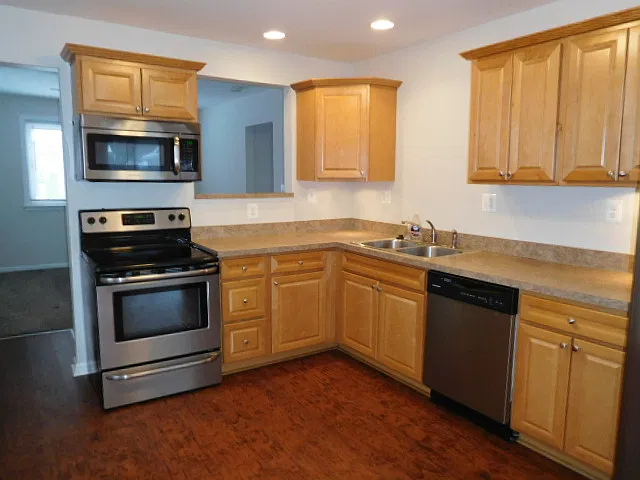 3 bed, 1129 sqft, $1,650 — Photo 3