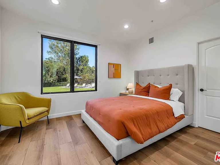 350 Bellino Dr — Photo 16