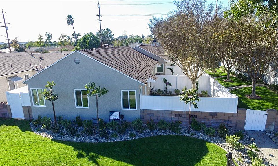 1st image of 1781 N Hollywood Way
