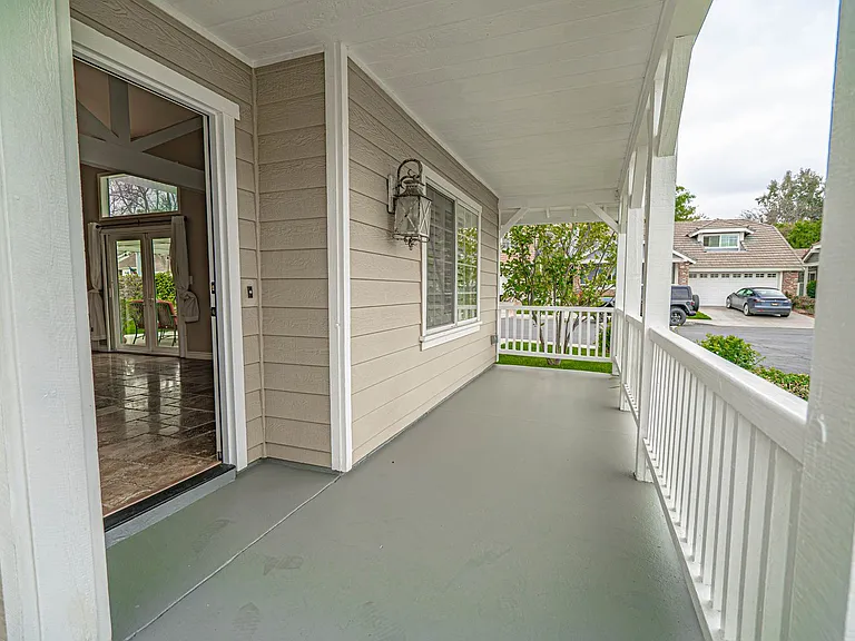 24022 Rockridge Ct — Photo 2