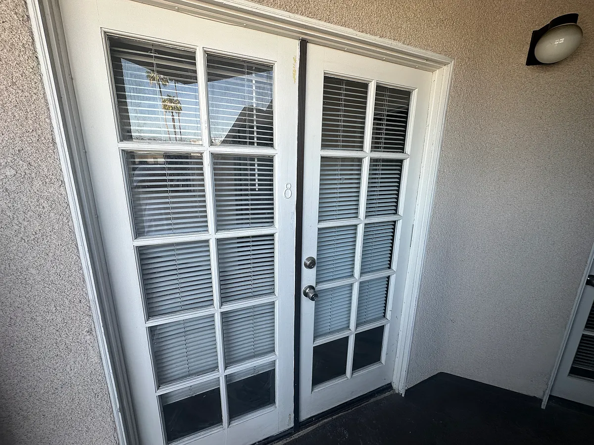 Building Photo - 413 W Glenoaks Blvd #8