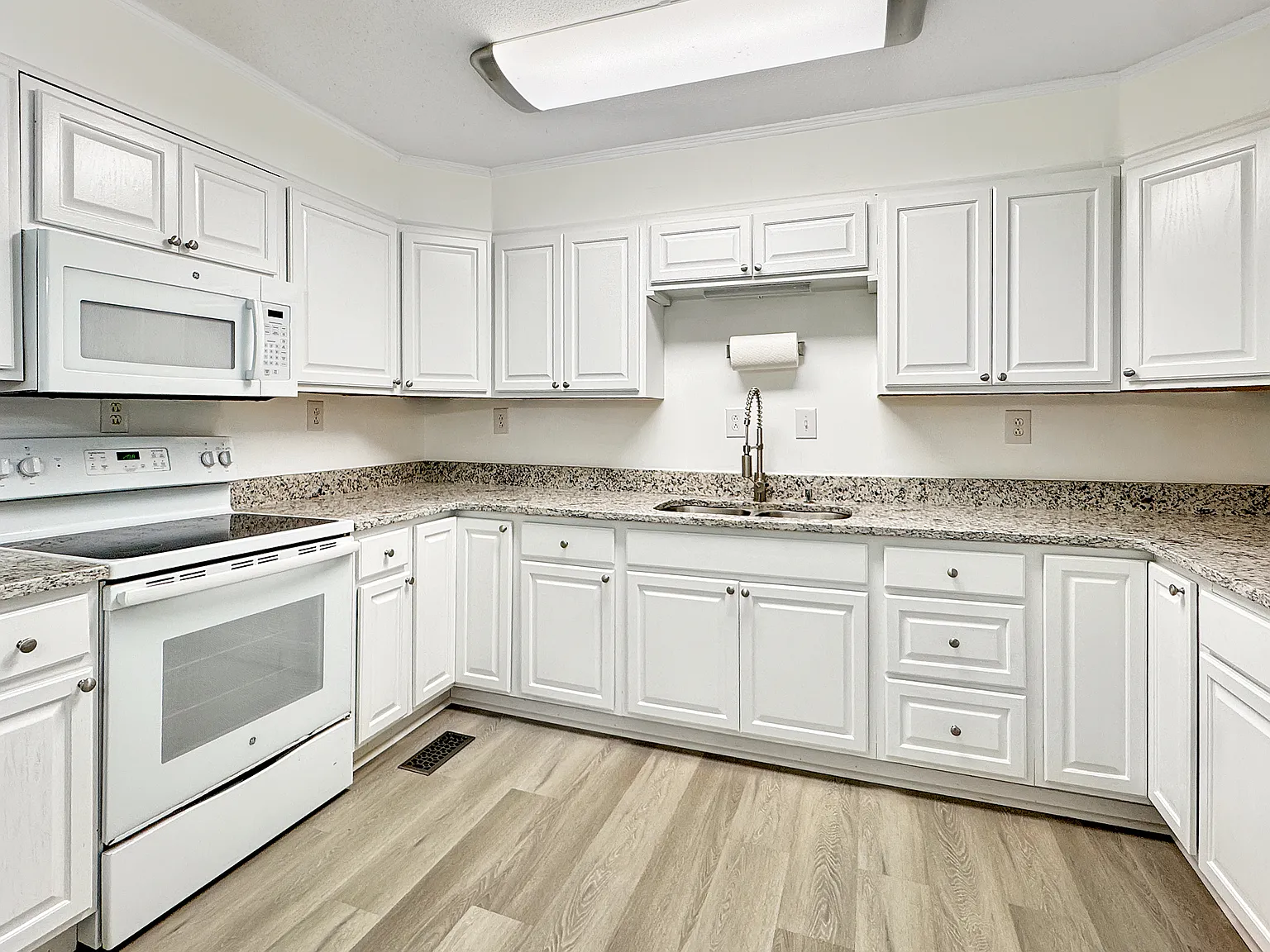 3 bed, 2.5 bath, 1672 sqft, $2,000 — Photo 4