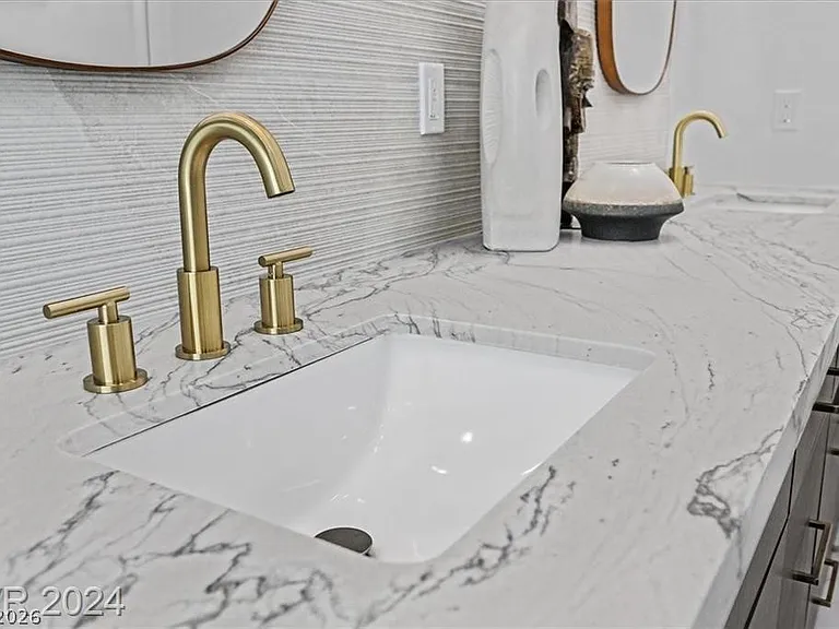 8 Barton Spring Cir — Photo 15