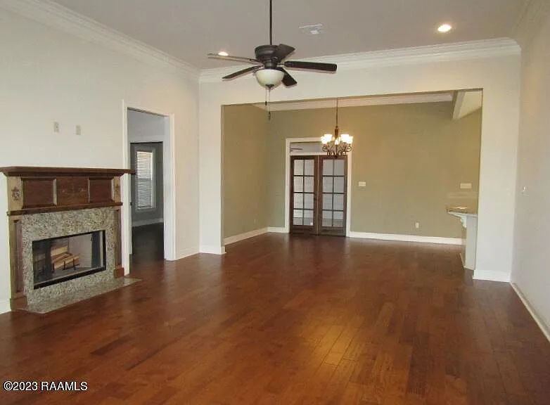 3 bed, 2.0 bath, 1737 sqft, $2,100 — Photo 2