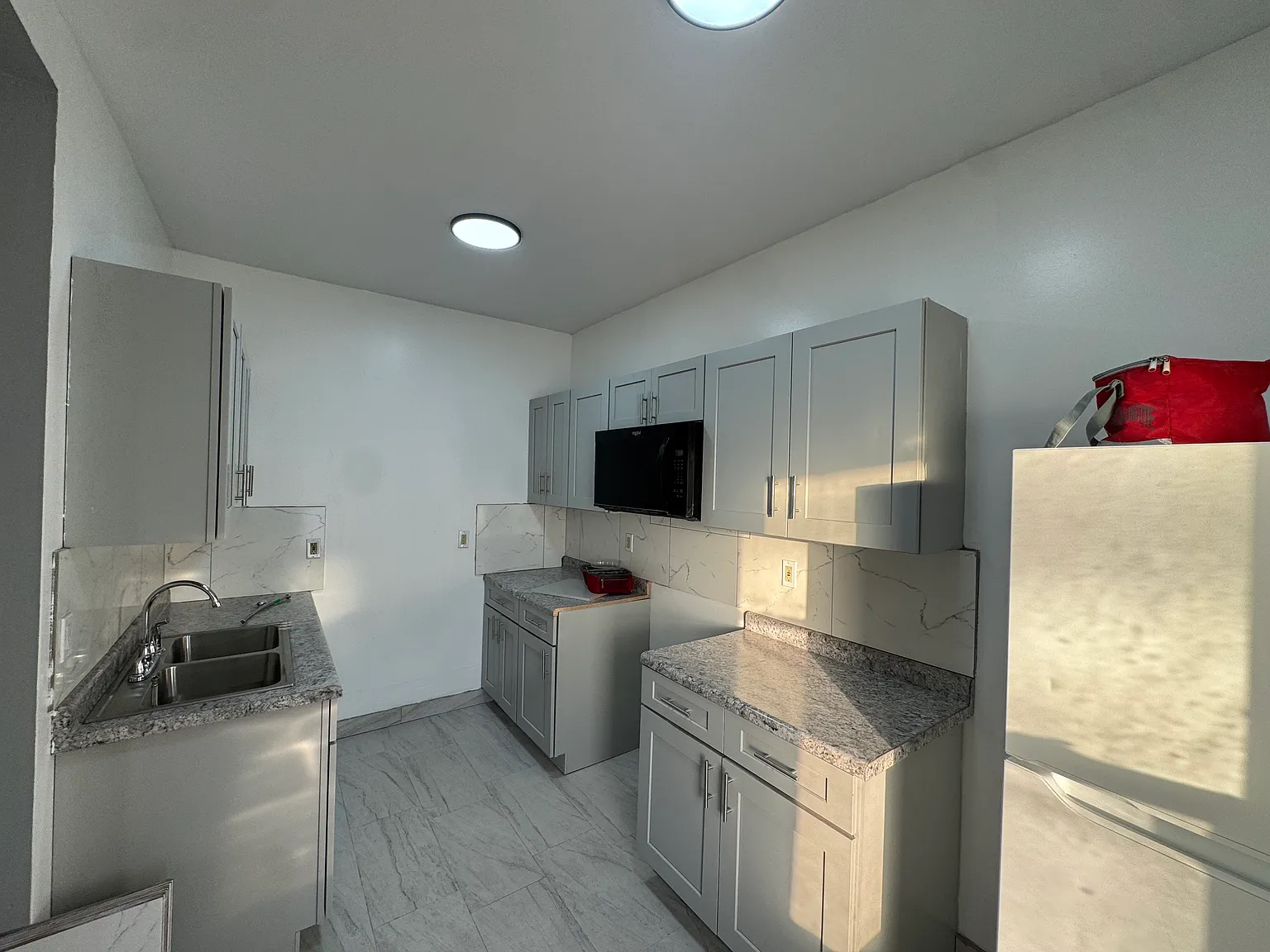 3 bed, 950 sqft, $1,350 — Photo 2