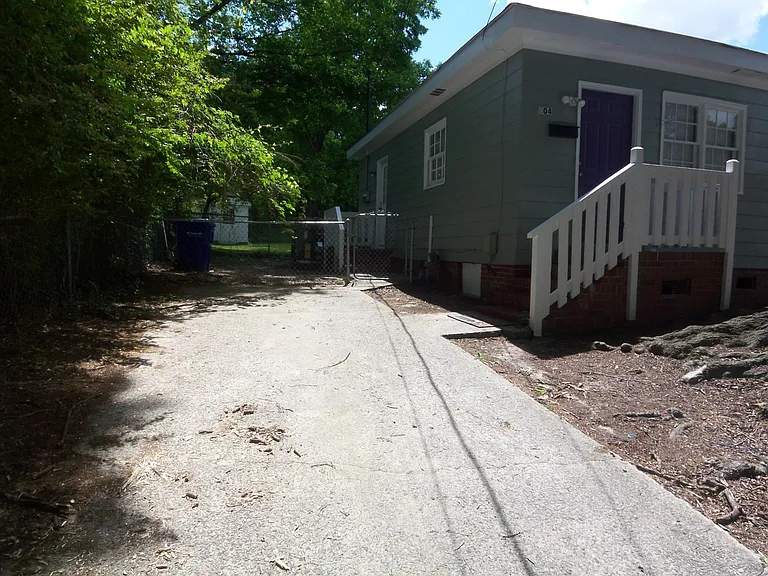604 Avery St — Photo 4