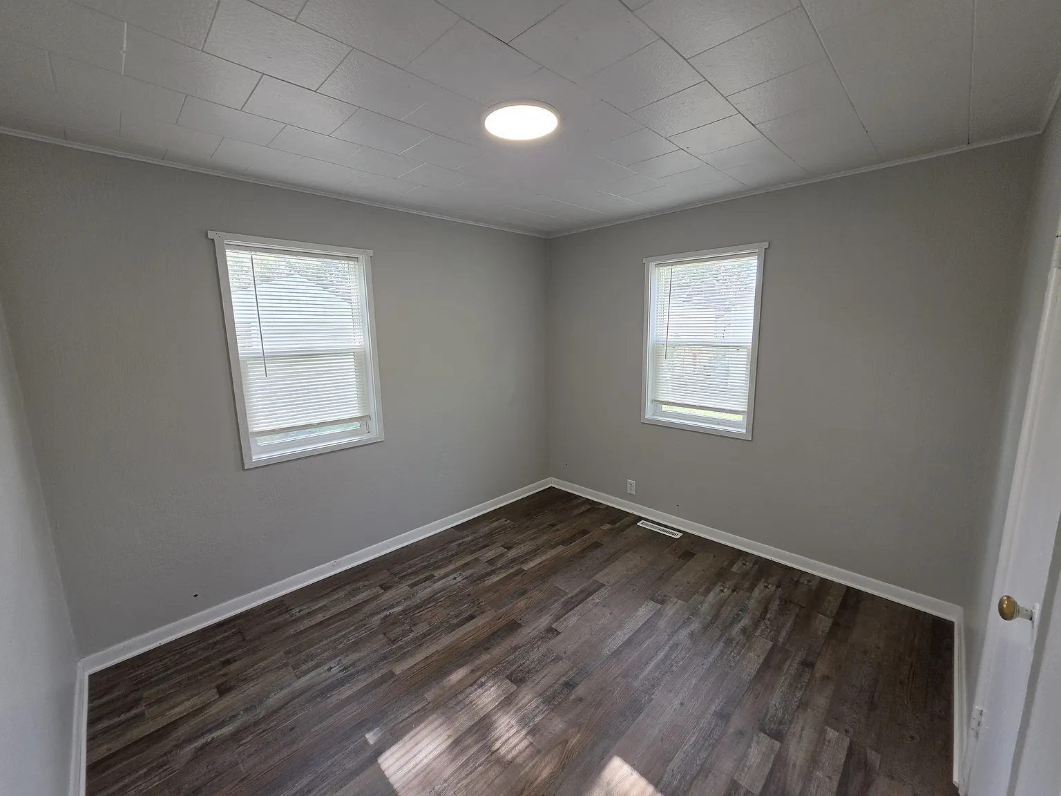 2 bed, 744 sqft, $1,100 — Photo 4