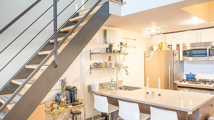 Rented by New York Casas Ltd. | media 24
