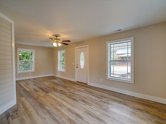 2nd image of 319 W Peachtree St