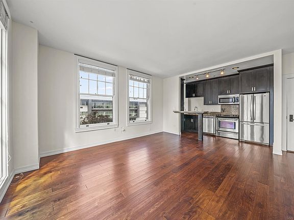 5th image of 702 Ash St Unit 202