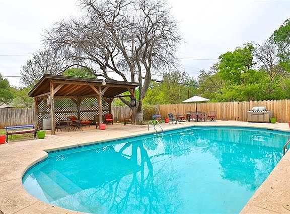 4th image of 1834 Sylvan Dr