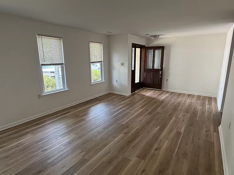 942 Ships Bell Ct — Photo 3