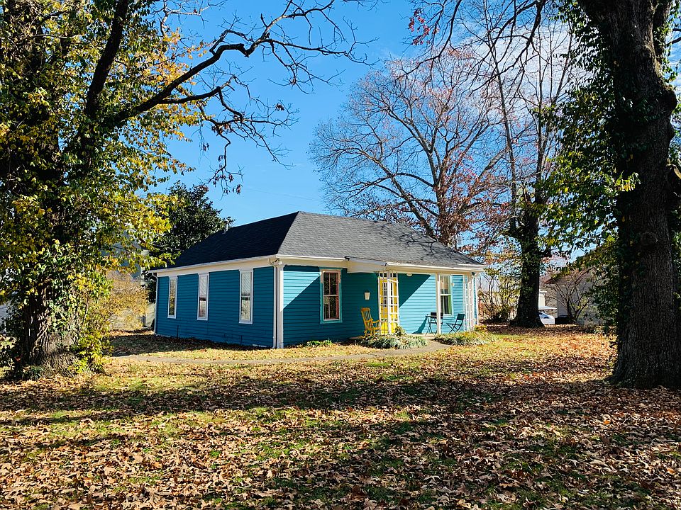 1st image of 90 Lorraine Ct
