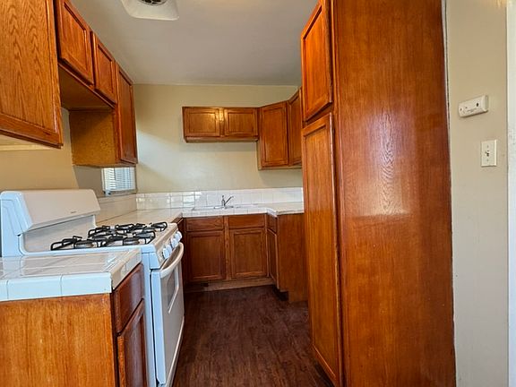 4th image of 2326 N Genevieve St