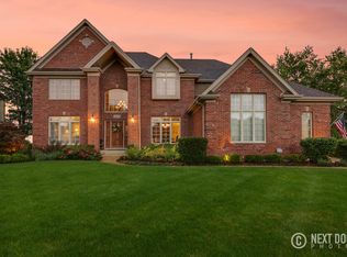 2476 Bird Ln, Batavia, IL 60510