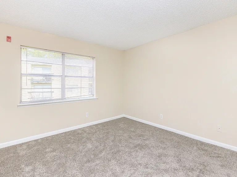 Silversmith Creek Apartments — Photo 34