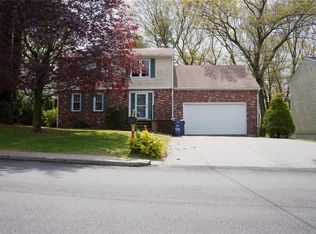 166 Lake Shore Dr, Warwick, RI 02889