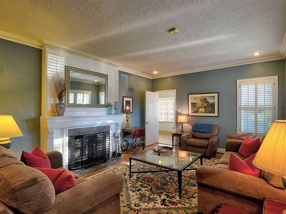 3rd image of 914 N McLean Blvd