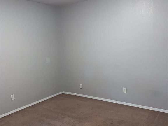 5th image of 2811 Langley Ave APT 119