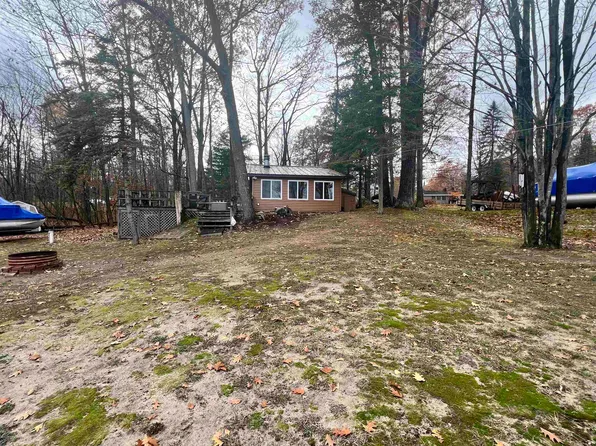 5006 Lake Pointe Dr, Harrison, MI 48625