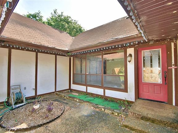 5th image of 172 Wood Hall Dr
