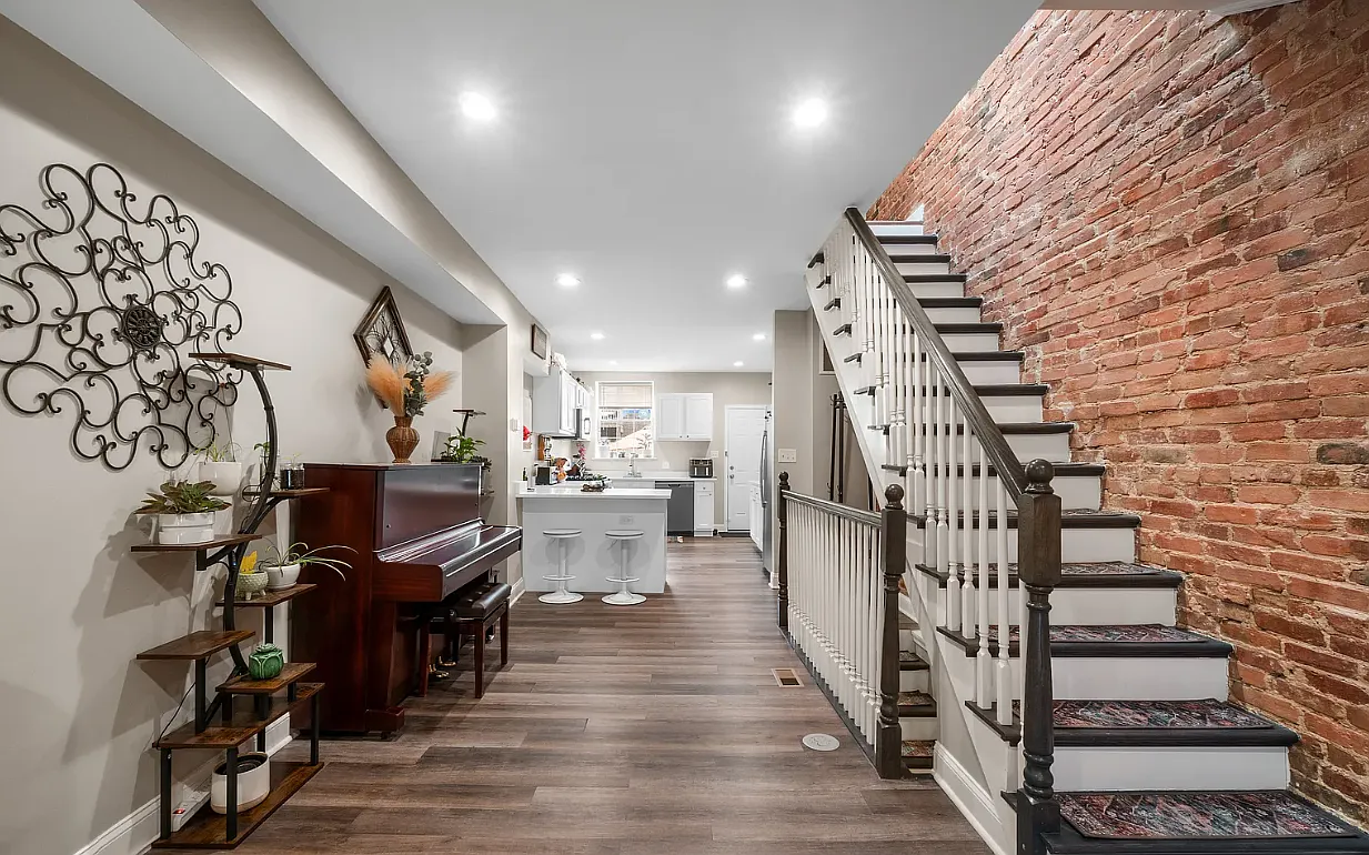 2 bed, 1600 sqft, $2,500 — Photo 3