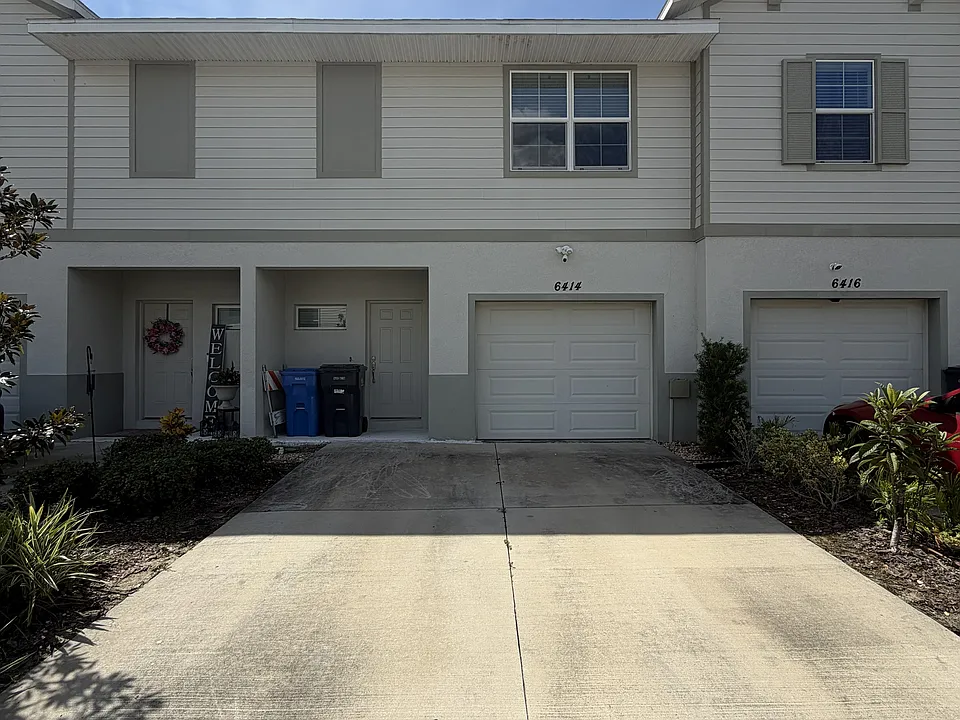 6414 Tillandsia Pl