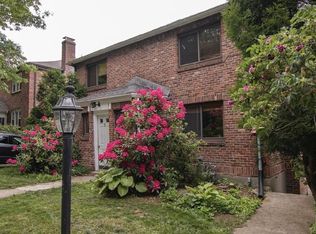 9 Reservoir Rd #2, Chestnut Hill, MA 02467