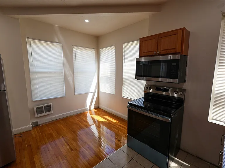 1 Kenilworth St #2 — Photo 3
