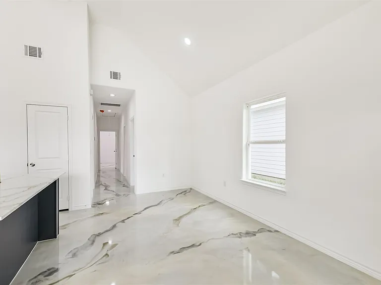 16922 W Forrestal — Photo 5