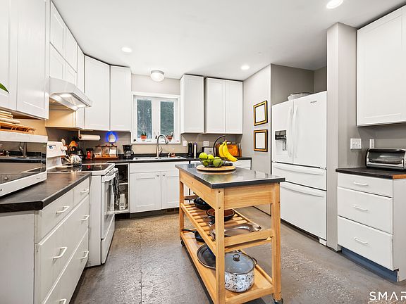 4th image of 85 Fisher Hill Road