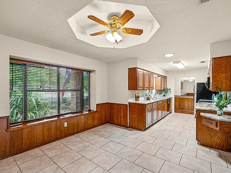 1017 Meadowlark Ln — Photo 7