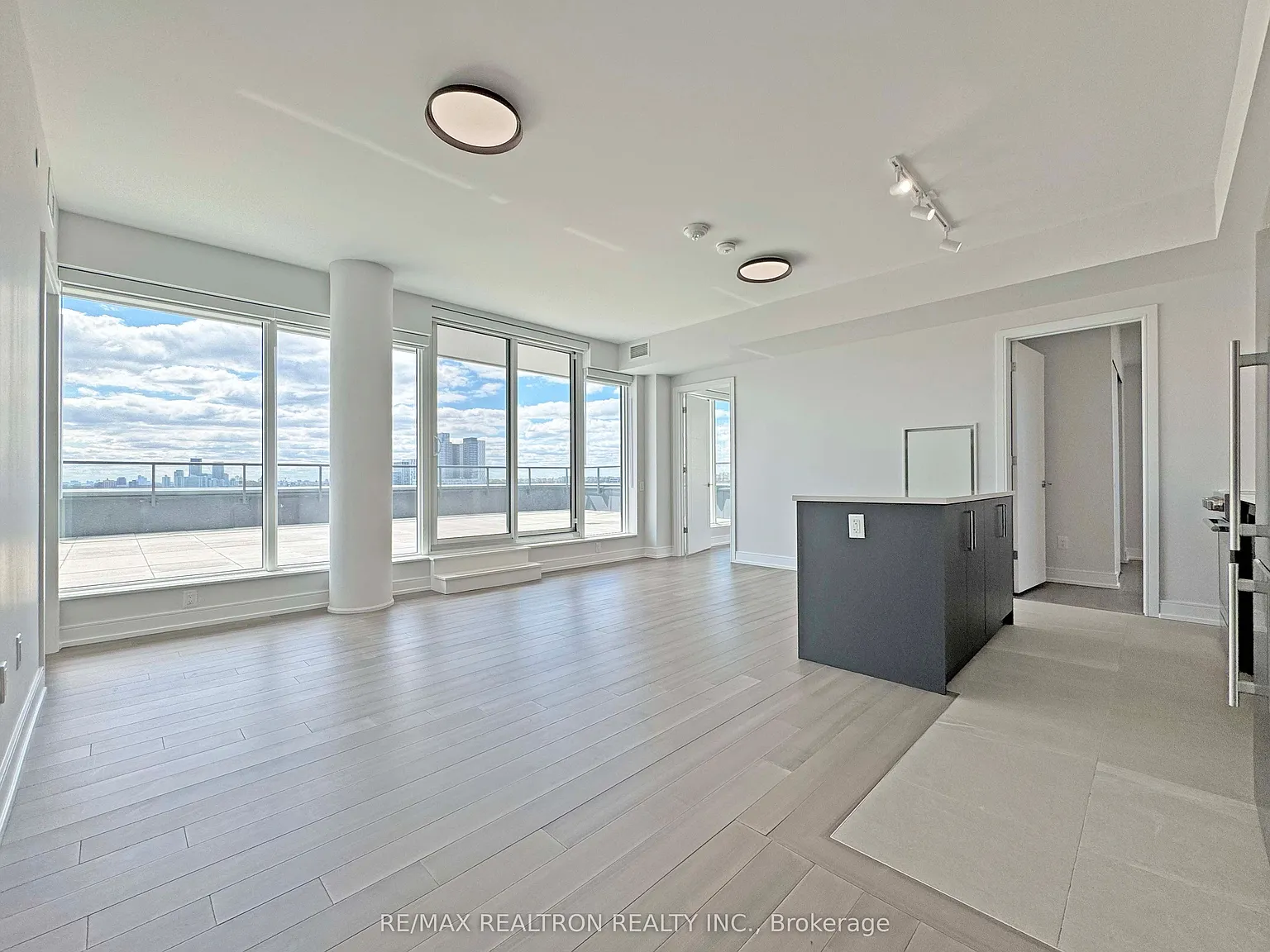 3 bed, $5,995 — Photo 2