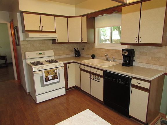 3rd image of 550 N Joyce Ave