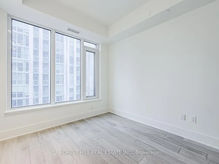 11 Yorkville Ave #2506 — Photo 26
