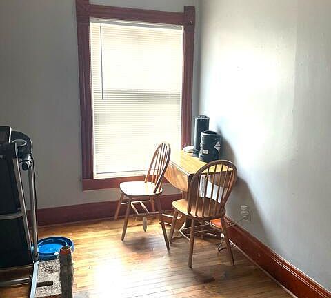 4th image of 429 N Sycamore St