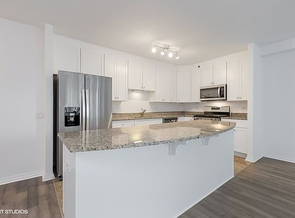 4th image of 33 W Ontario St APT 23H