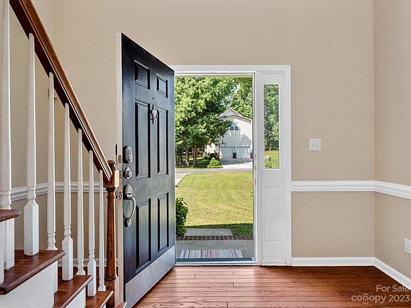 3rd image of 15101 Osterley Ct