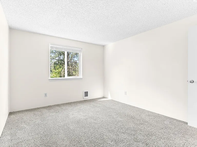 Charbern Apartments — Photo 30