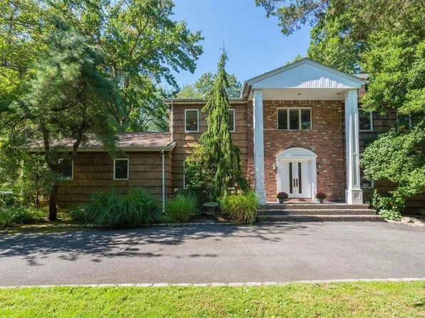 91 Plainview Road, Woodbury, NY 11797