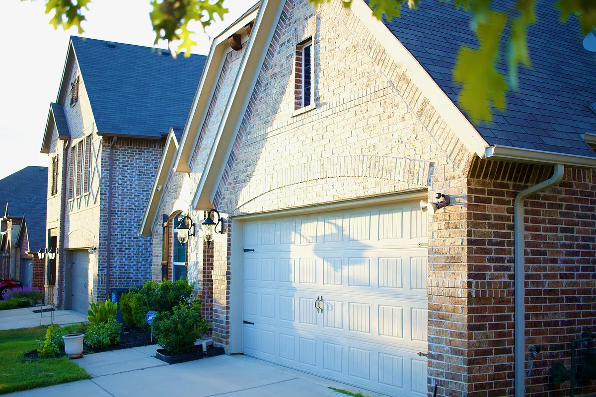 Building Photo - 2325 Ranchview Dr