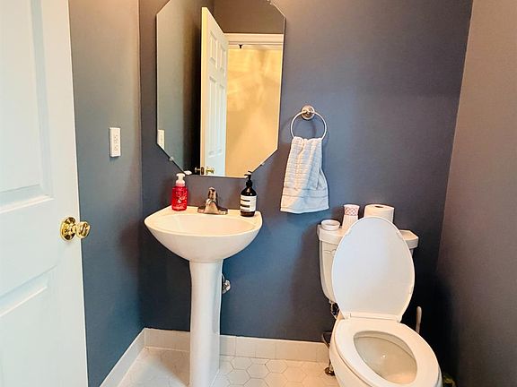 4th image of 272 Marcia Way