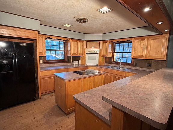3rd image of 7 Christian Ln