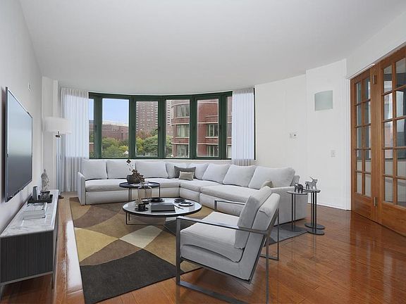 3rd image of 275 Greenwich St APT 6L